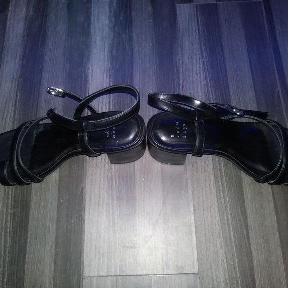 Heels - Picture 3 of 3